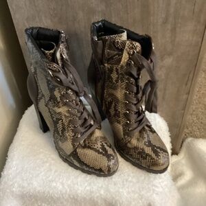 Heel boots